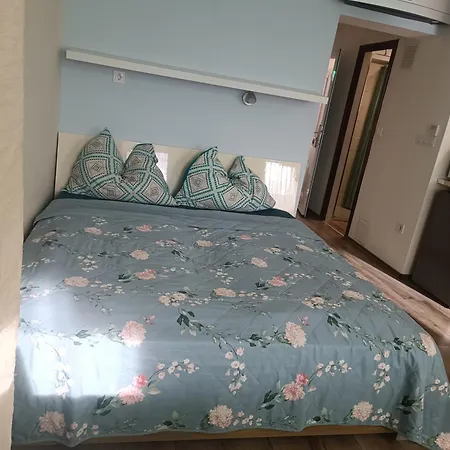 Csaladi Apartman *